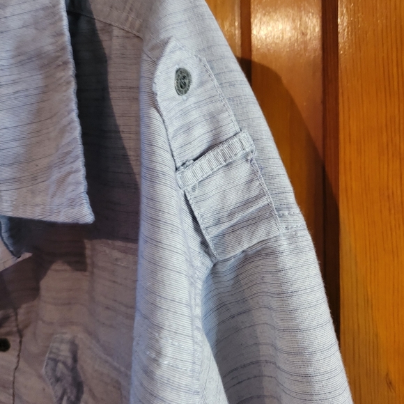 Lions Crest 3xl shirt - Picture 2 of 6